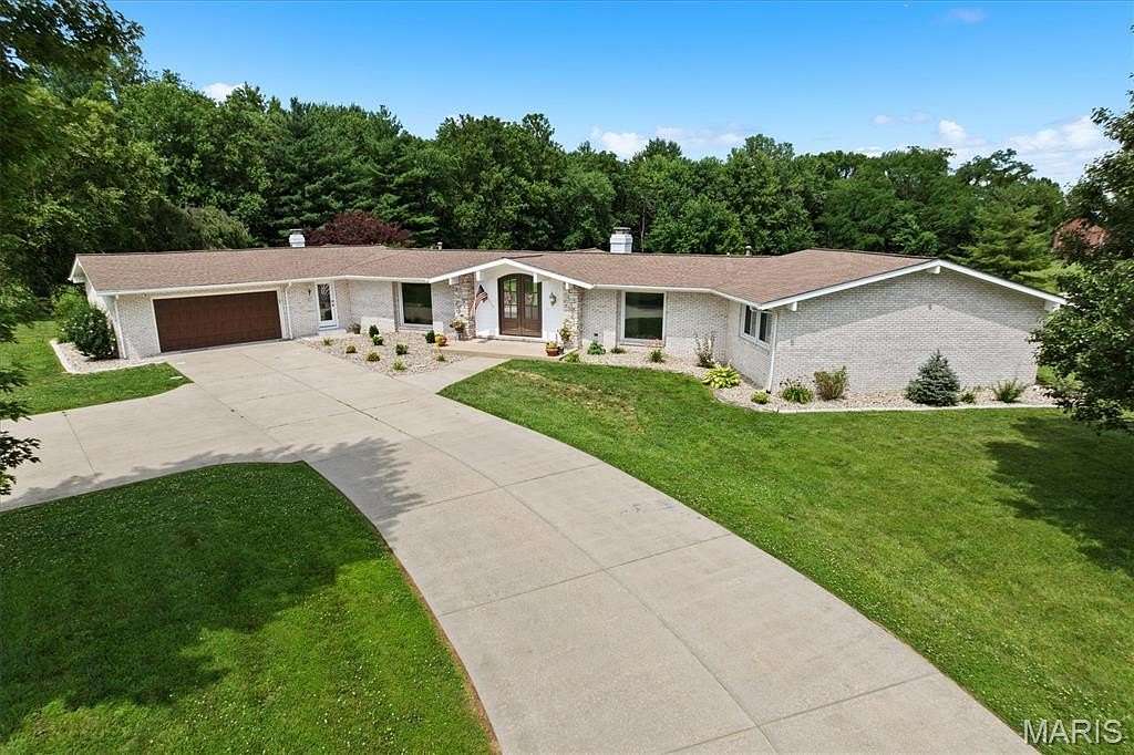 2.76 Acres of Land with Home for Sale in Edwardsville, Illinois