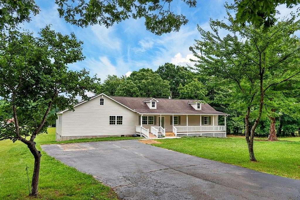 1.87 Acres of Land with Home for Sale in Crossville, Tennessee