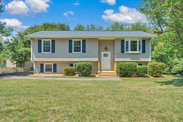 4 Acres of Land with Home for Sale in Roanoke, Virginia