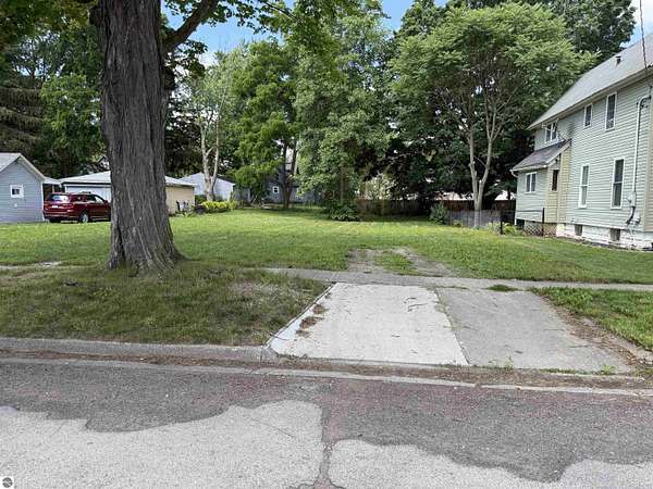 0.2 Acres of Residential Land for Sale in Owosso, Michigan