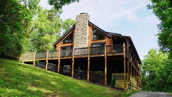 5 Acres of Land with Home for Sale in Thompson's Station, Tennessee