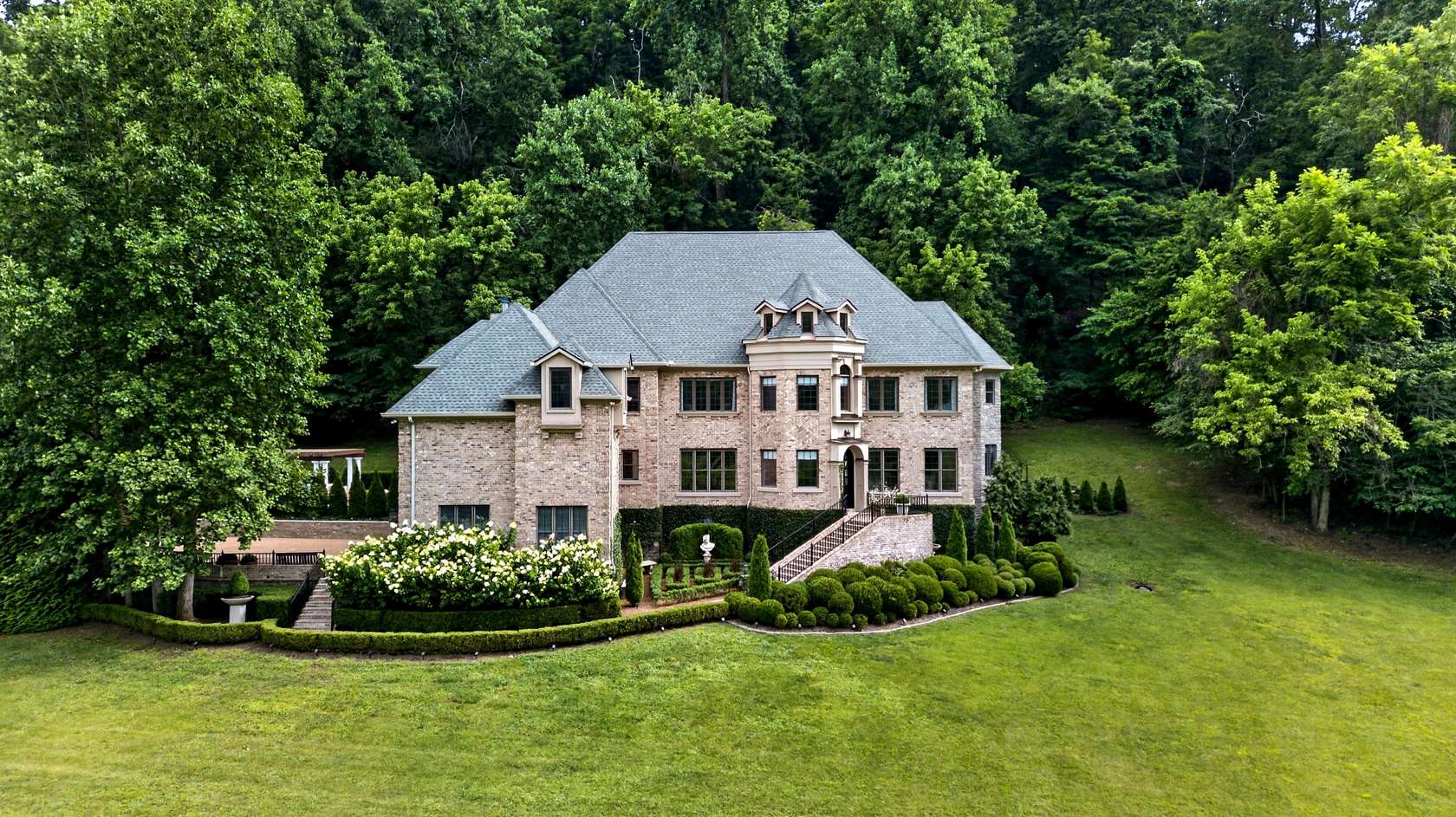 6.14 Acres of Land with Home for Sale in Franklin, Tennessee
