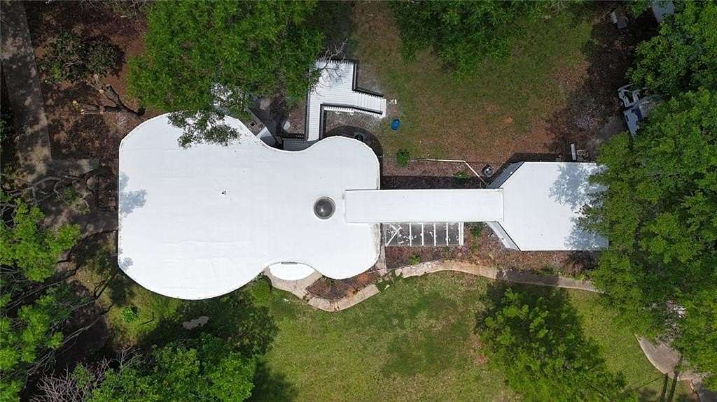 1.5 Acres of Land with Home for Sale in Fayetteville, Georgia