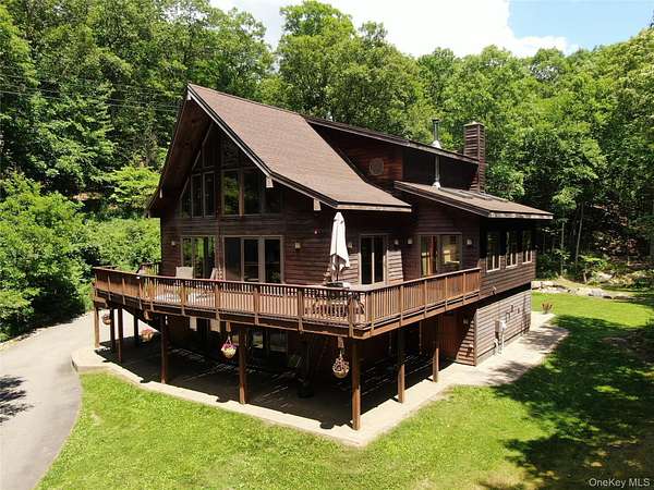 3.3 Acres of Land with Home for Sale in Putnam Valley, New York