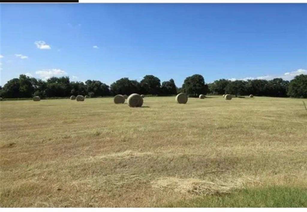 31.6 Acres of Land with Home for Sale in Bridgeport, Texas