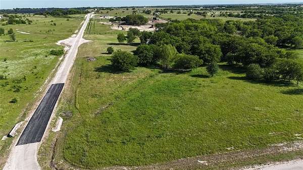 2 Acres of Residential Land for Sale in Itasca, Texas