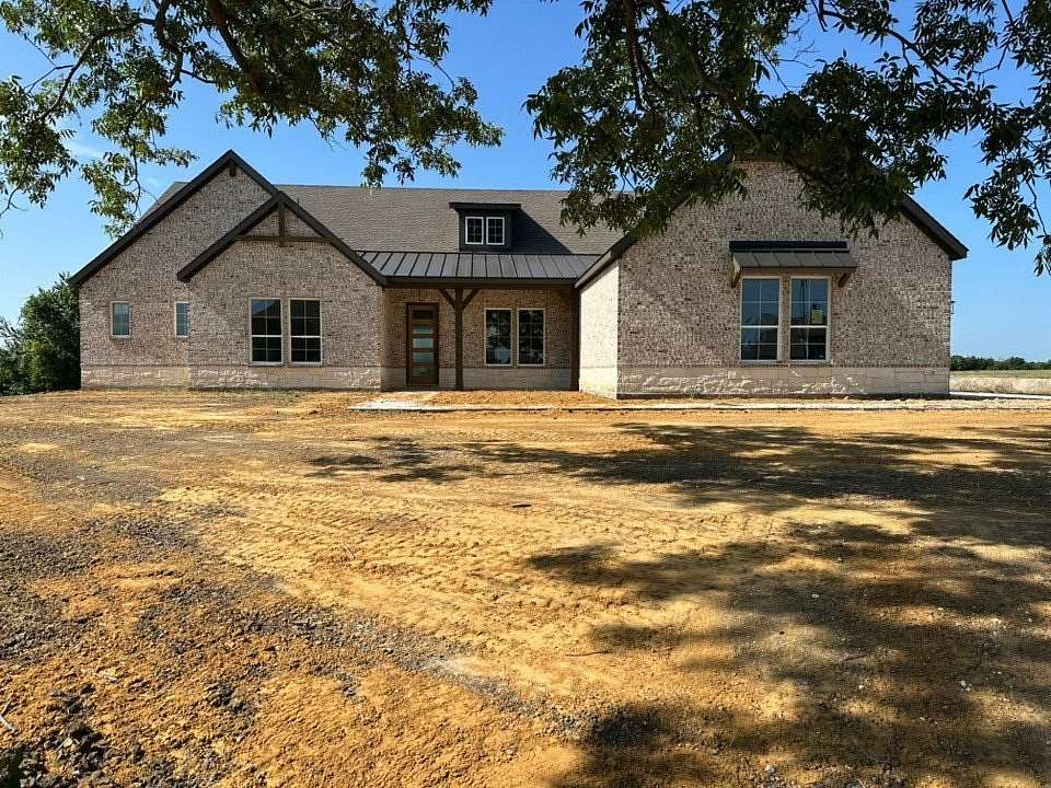 2.72 Acres of Land with Home for Sale in Leonard, Texas