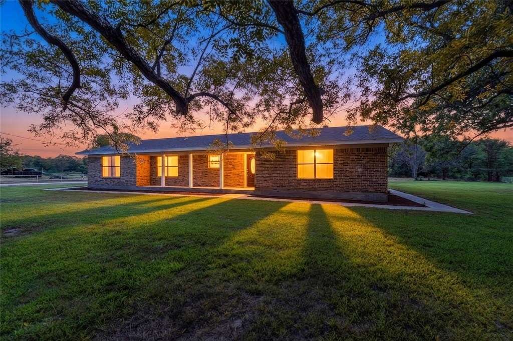 9.24 Acres of Land with Home for Sale in Gainesville, Texas