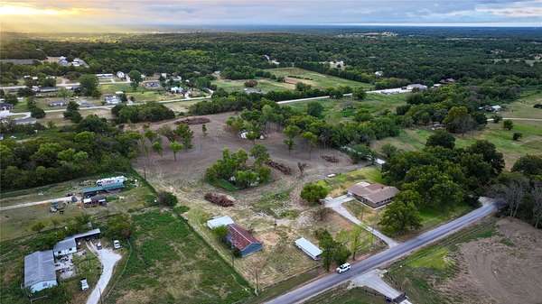 9.24 Acres of Land with Home for Sale in Gainesville, Texas