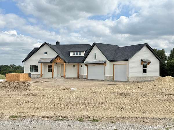 1.88 Acres of Land with Home for Sale in Weatherford, Texas