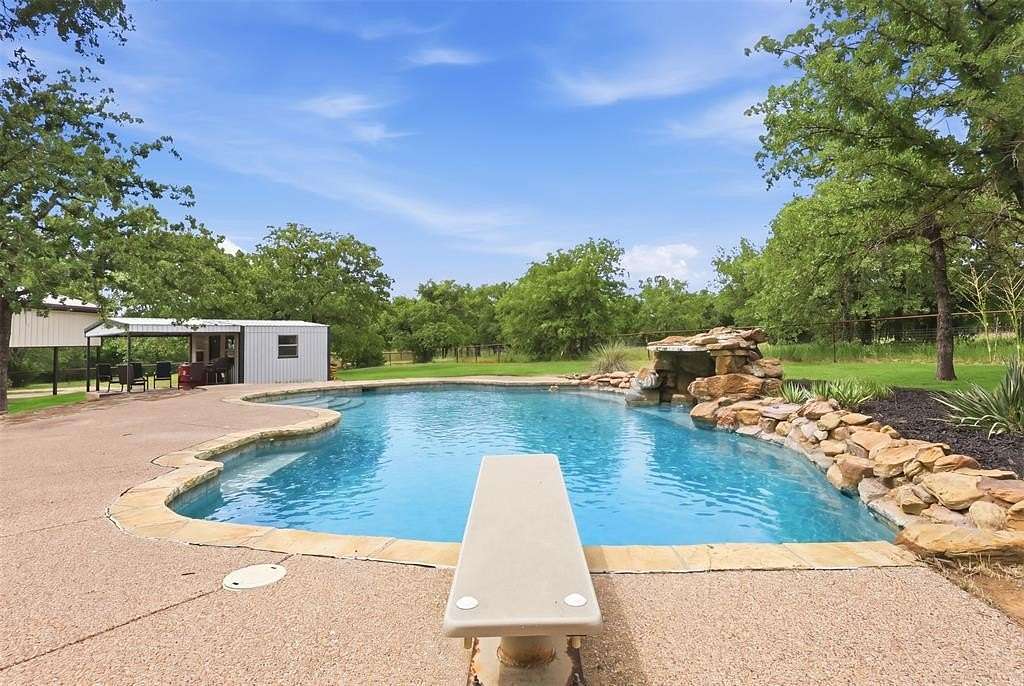 5 Acres of Land with Home for Sale in Bridgeport, Texas