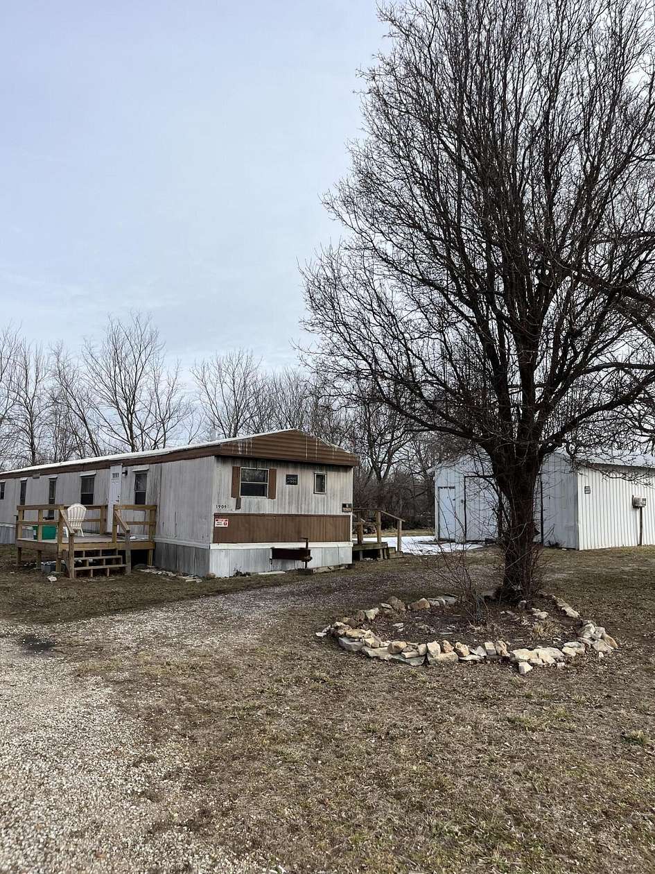 4.5 Acres of Land with Home for Sale in Halfway, Missouri