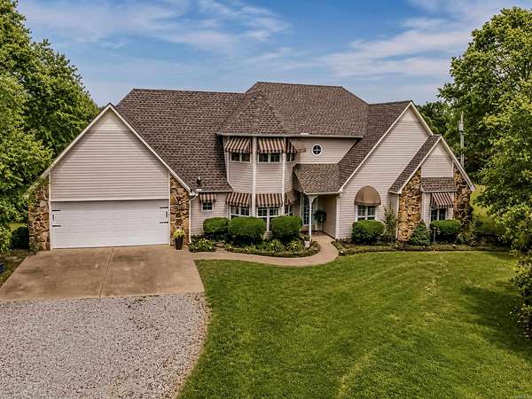10 Acres of Land with Home for Sale in Jonesboro, Arkansas