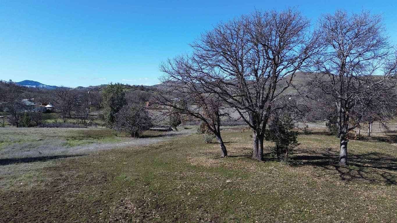 1.16 Acres of Residential Land for Sale in Hornbrook, California
