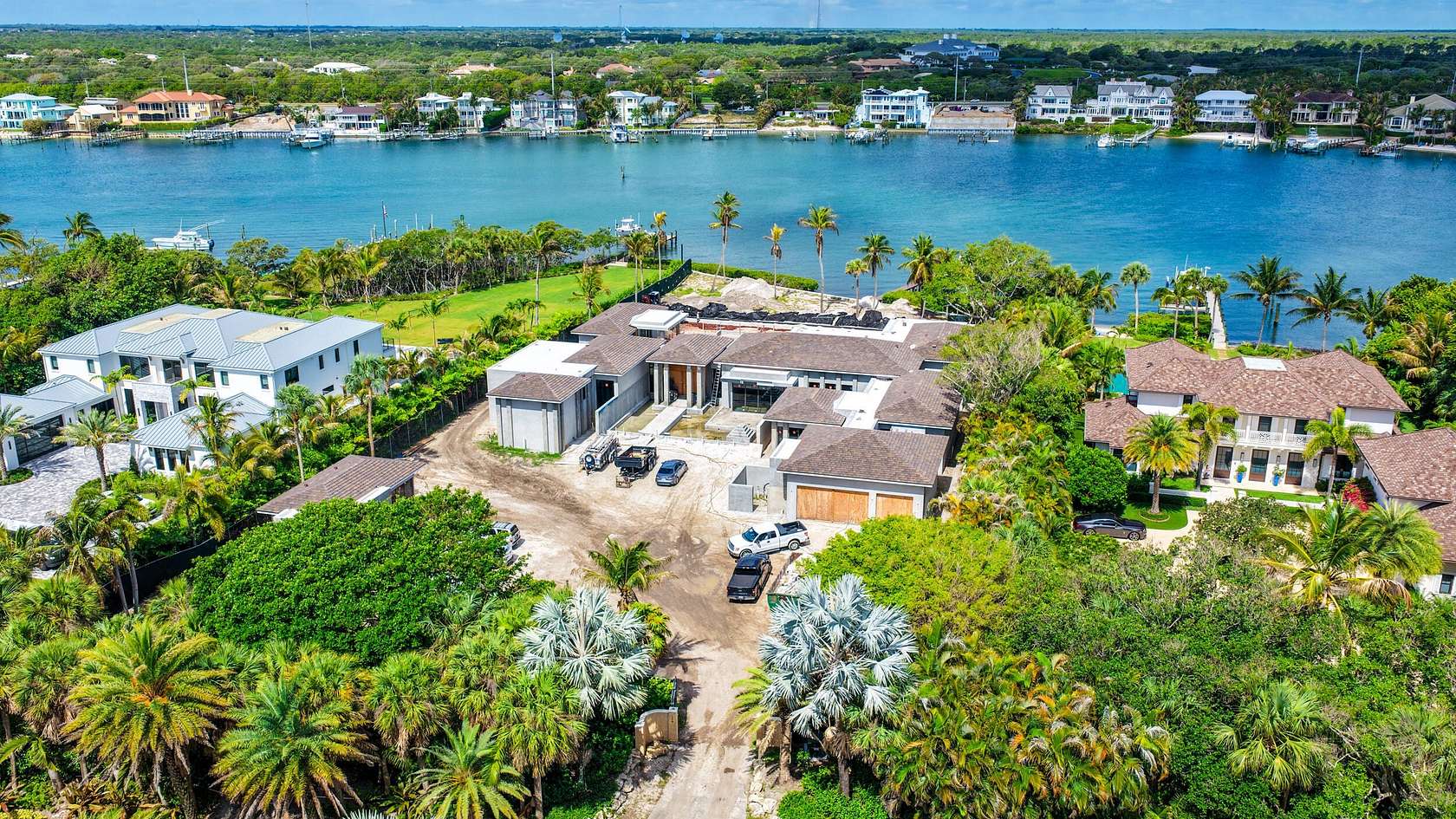 1.64 Acres of Land with Home for Sale in Jupiter Island, Florida