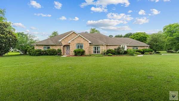 3.6 Acres of Land with Home for Sale in Texarkana, Arkansas