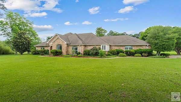 3.6 Acres of Land with Home for Sale in Texarkana, Arkansas