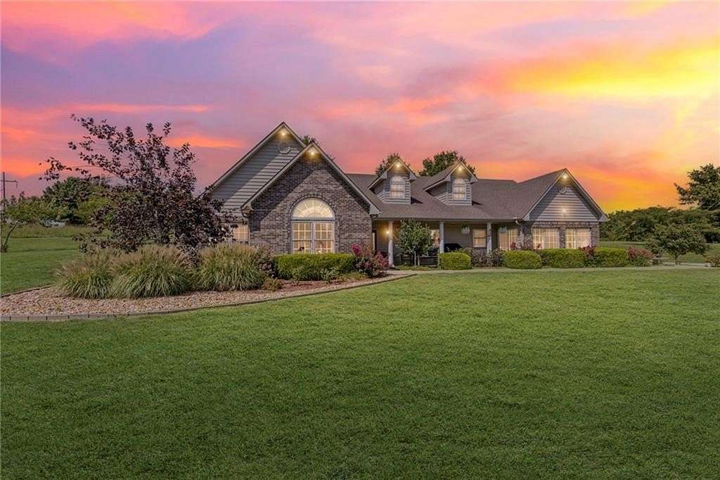 5.74 Acres of Improved Mixed-Use Land for Sale in Oak Grove, Missouri