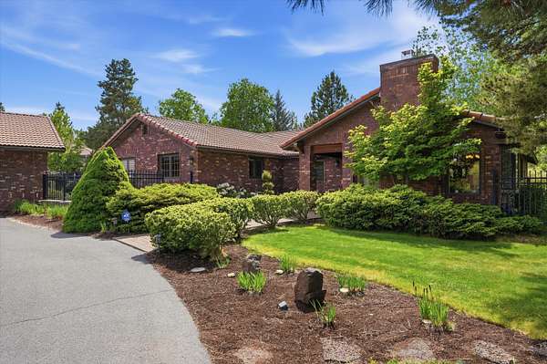 2.38 Acres of Land with Home for Sale in Bend, Oregon