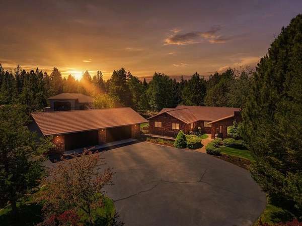 2.38 Acres of Land with Home for Sale in Bend, Oregon