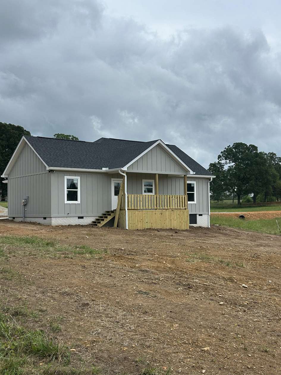 1.6 Acres of Land with Home for Sale in Lawrenceburg, Tennessee