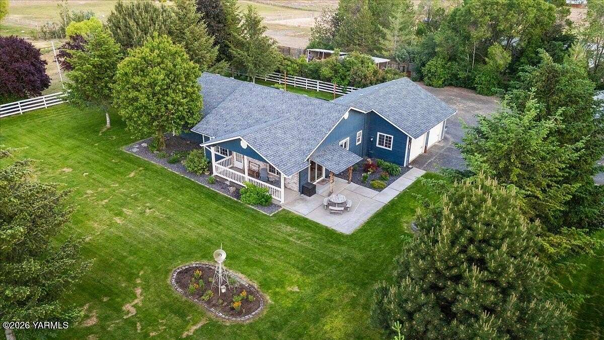 2.5 Acres of Land with Home for Sale in Selah, Washington