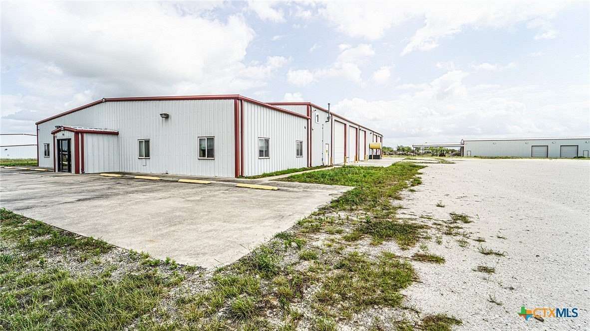 29.3 Acres of Improved Commercial Land for Sale in Victoria, Texas