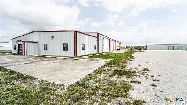 29.3 Acres of Improved Commercial Land for Sale in Victoria, Texas