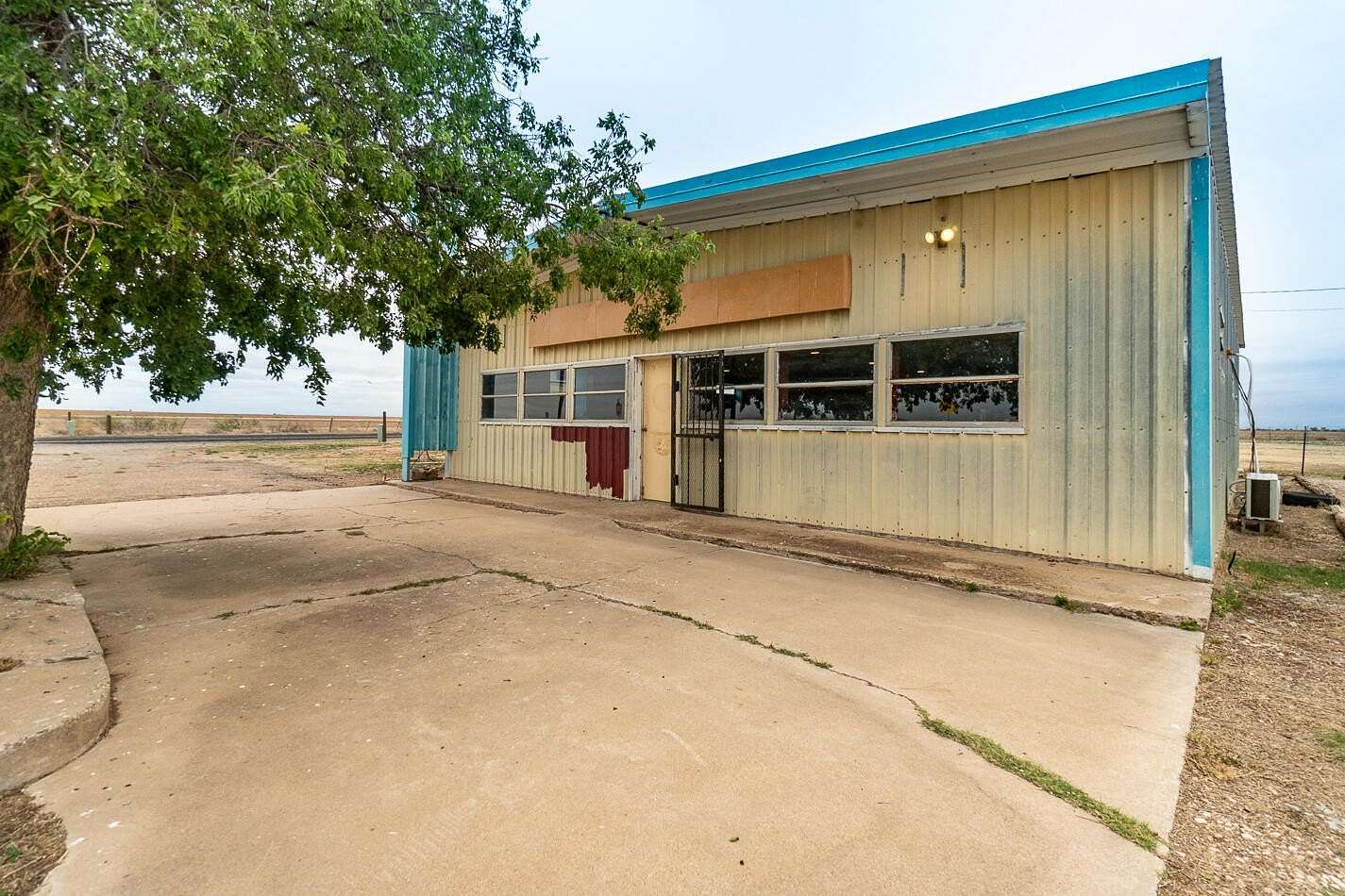 1.89 Acres of Improved Commercial Land for Sale in Silverton, Texas