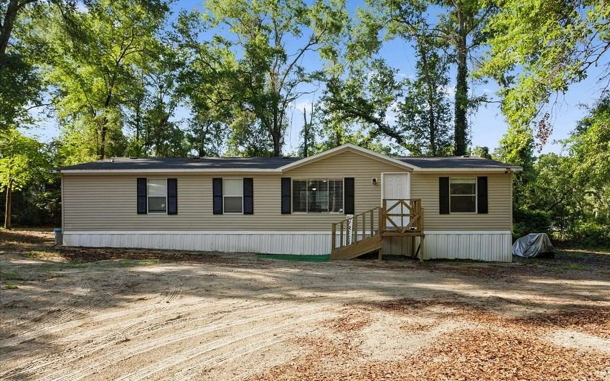 2.19 Acres of Land with Home for Sale in Fort White, Florida
