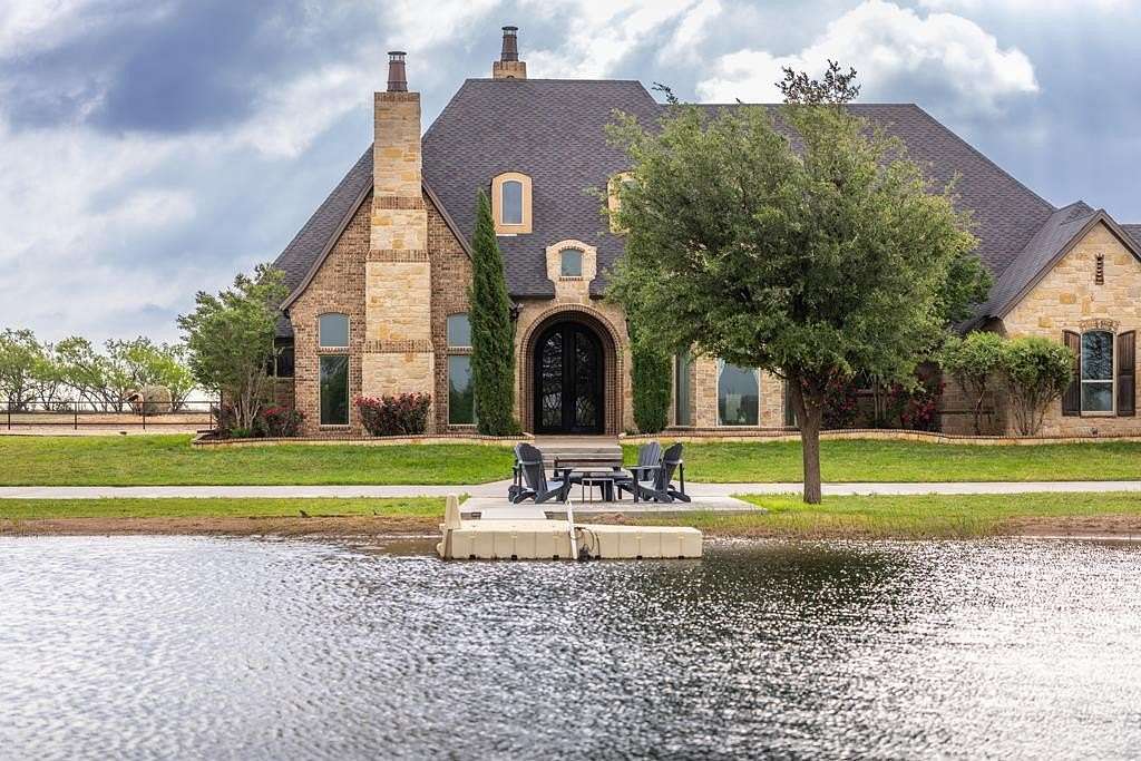 21 Acres of Agricultural Land with Home for Sale in Hermleigh, Texas