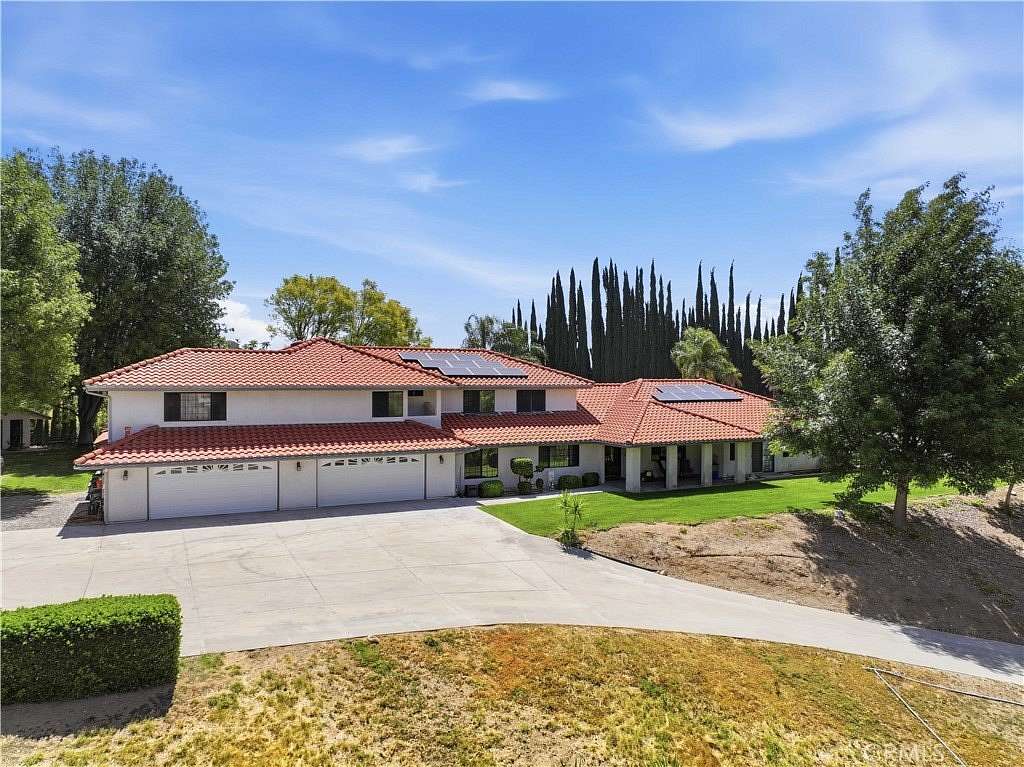 3.21 Acres of Land with Home for Sale in Castaic, California