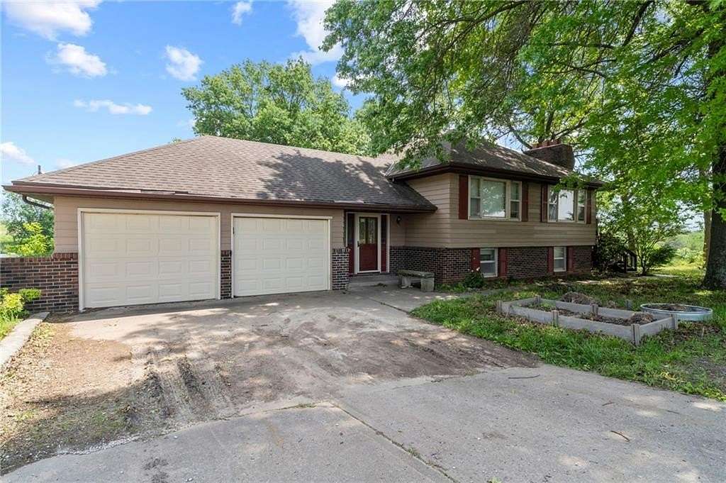 10 Acres of Land with Home for Sale in Odessa, Missouri
