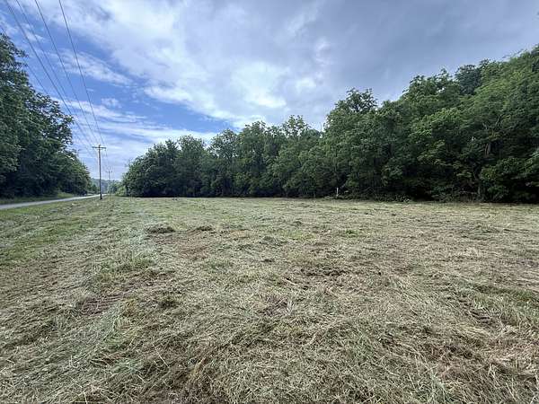 1.7 Acres of Residential Land for Sale in Westmoreland, Tennessee