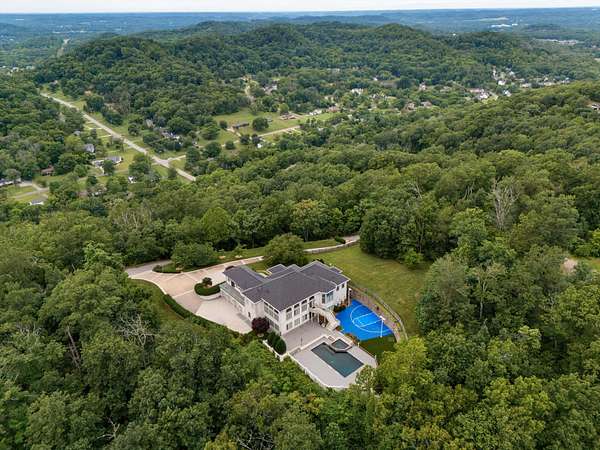 3.64 Acres of Land with Home for Sale in Brentwood, Tennessee
