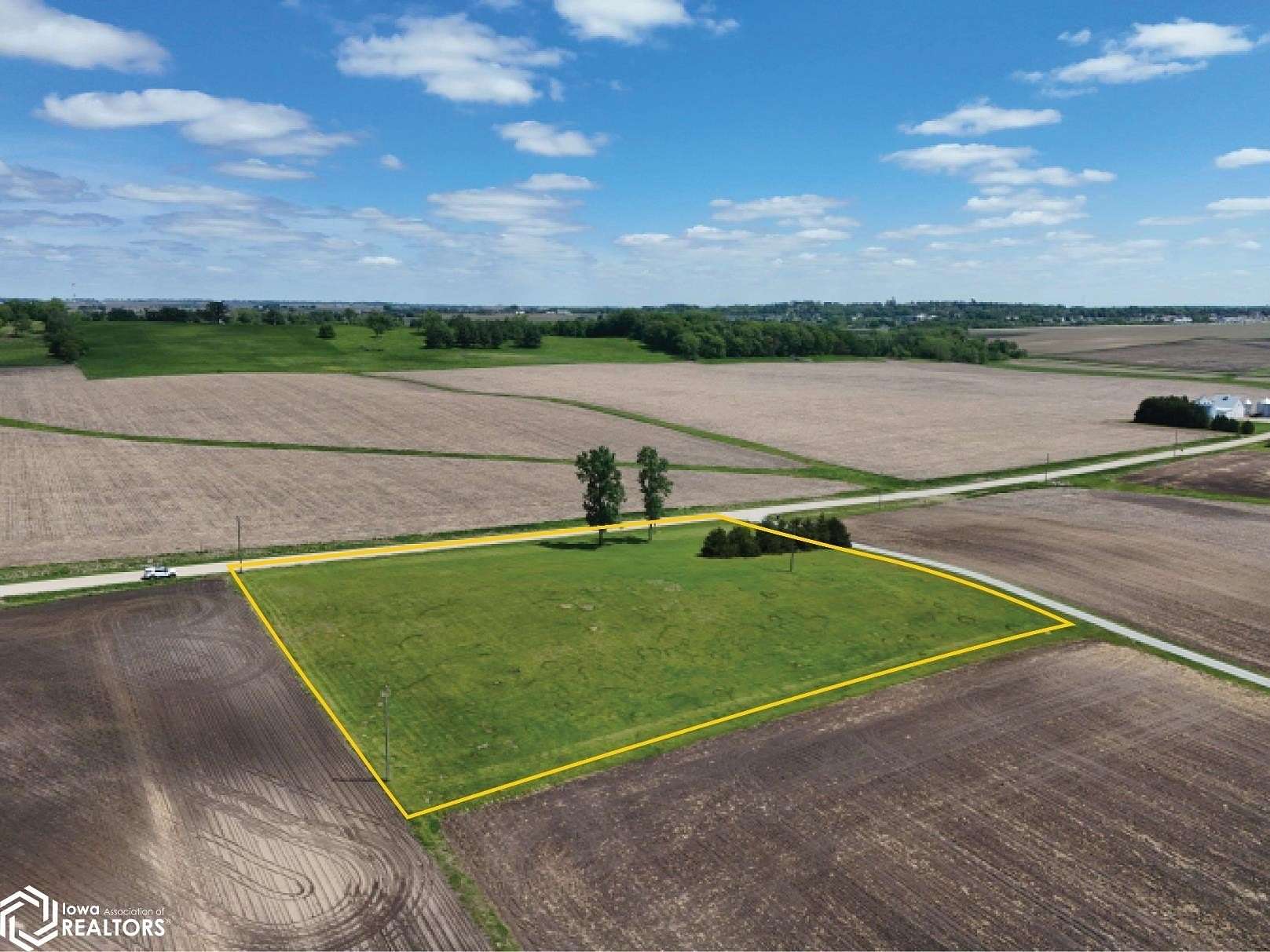 2.73 Acres of Residential Land for Sale in Mount Vernon, Iowa