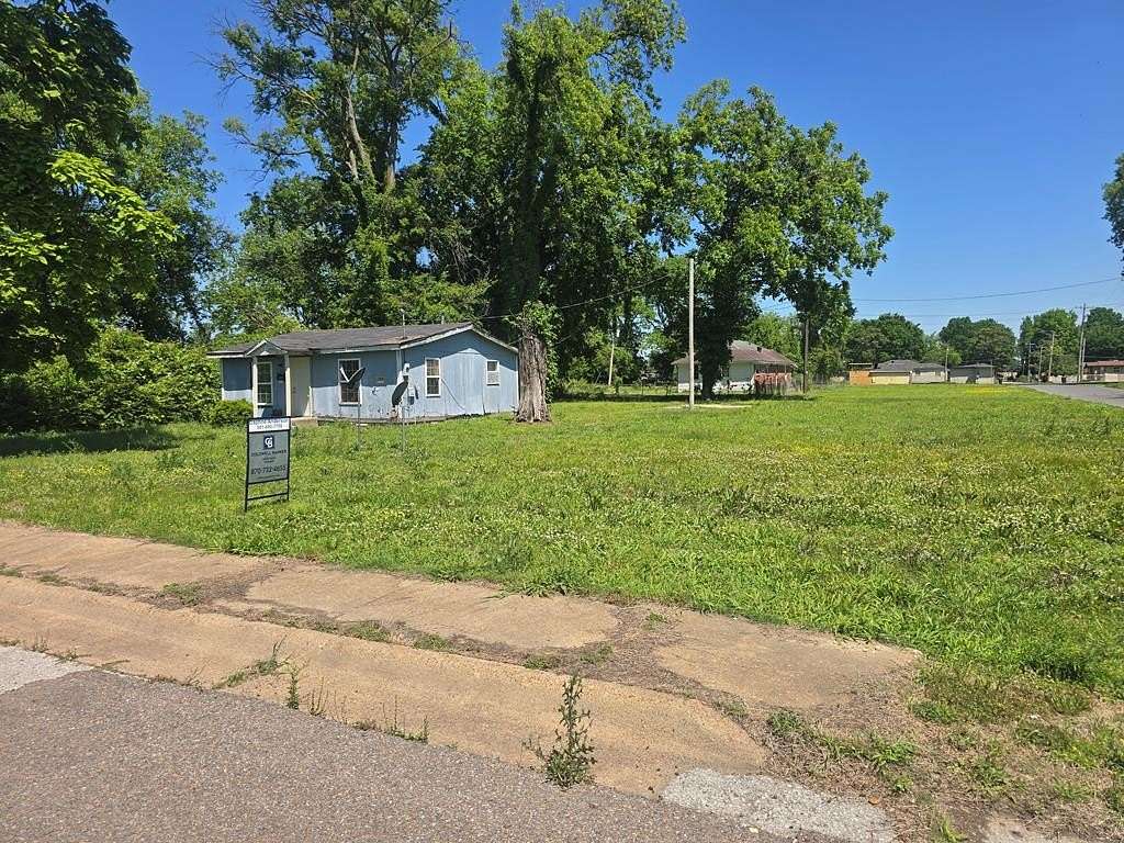 0.15 Acres of Land with Home for Sale in Osceola, Arkansas