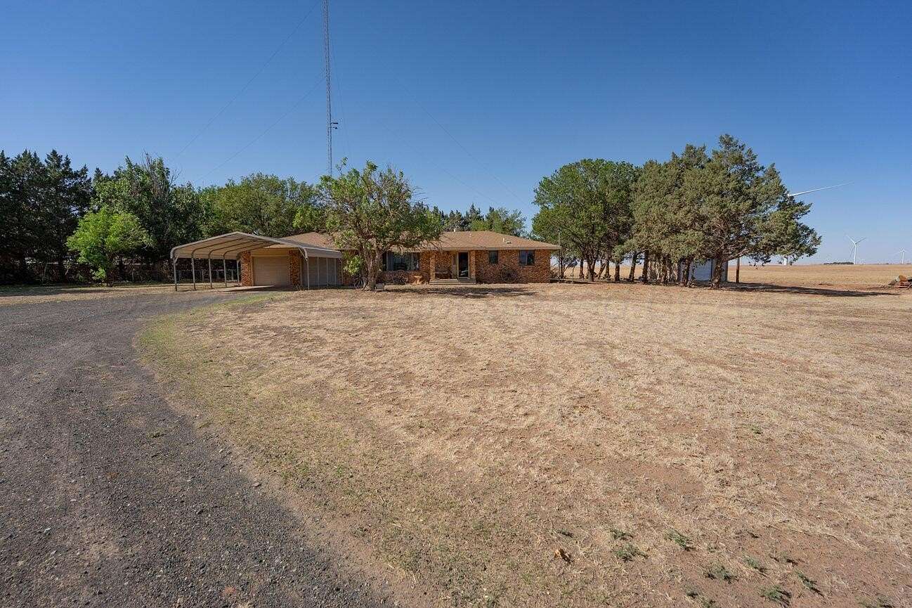 1.54 Acres of Land with Home for Sale in Muleshoe, Texas