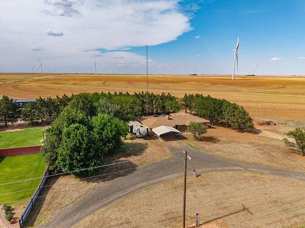 1.54 Acres of Land with Home for Sale in Muleshoe, Texas