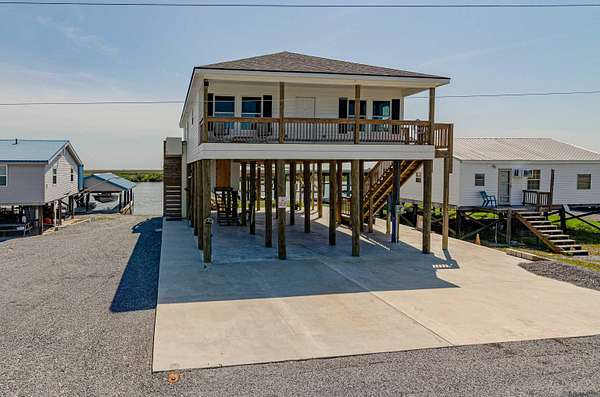 20 Acres of Recreational Land with Home for Sale in Chauvin, Louisiana