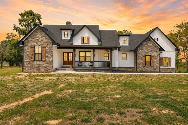 3.34 Acres of Land with Home for Sale in Alvaton, Kentucky