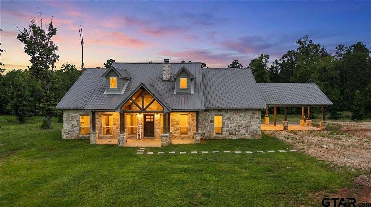 12.5 Acres of Land with Home for Sale in Rusk, Texas