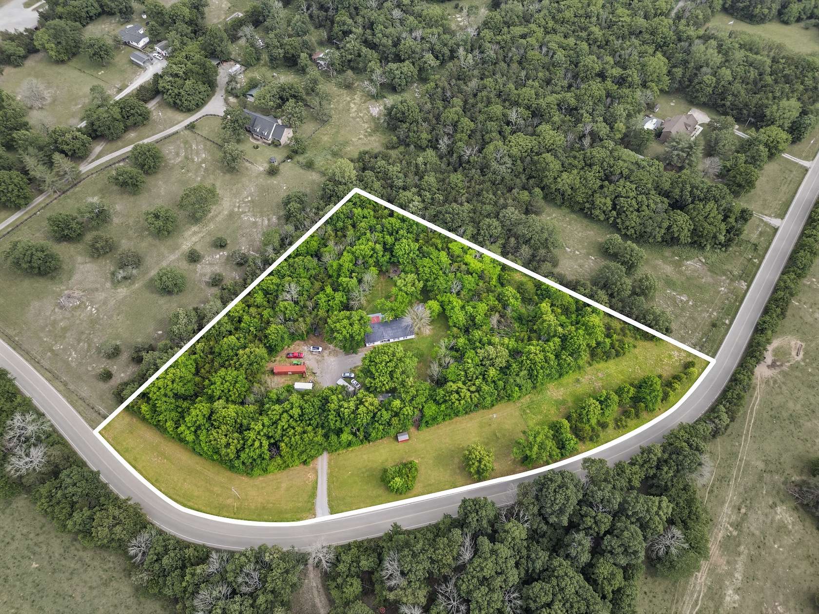 5 Acres of Land with Home for Auction in Lebanon, Tennessee