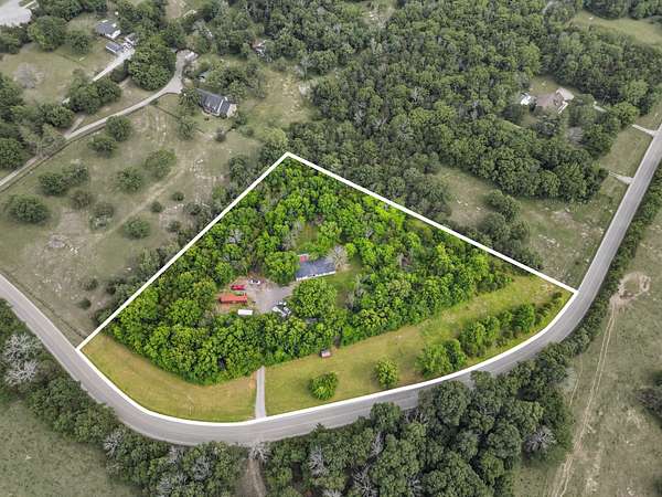 5 Acres of Land with Home for Auction in Lebanon, Tennessee