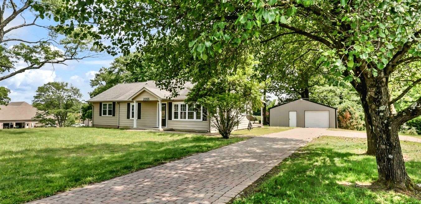 1.5 Acres of Land with Home for Sale in Hopkinsville, Kentucky