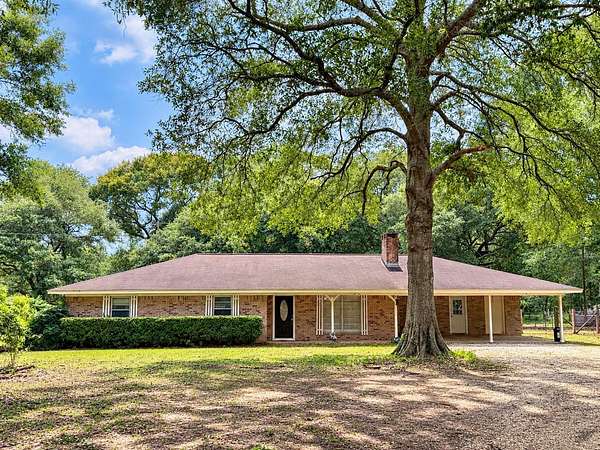 5.5 Acres of Improved Residential Land for Sale in Buna, Texas