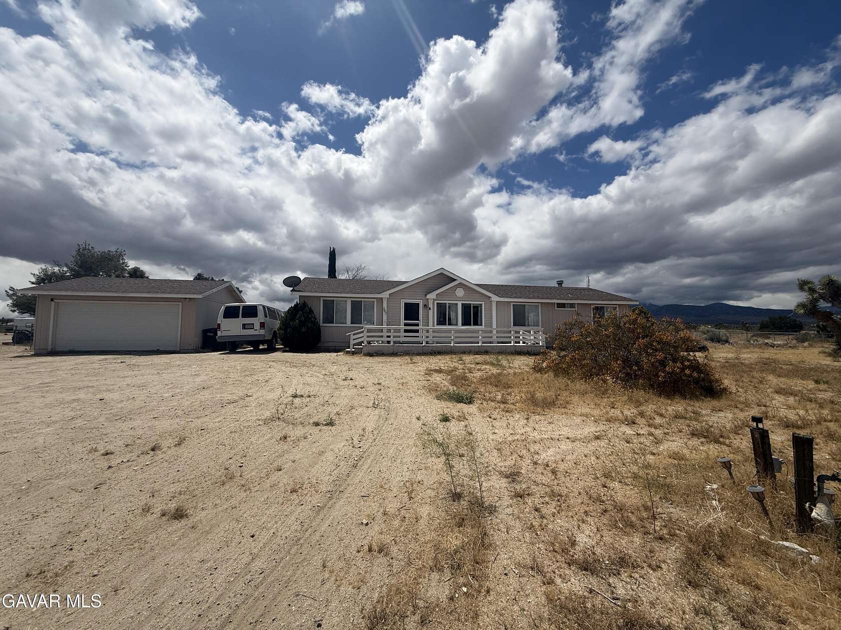 2.34 Acres of Land with Home for Sale in Piñon Hills, California