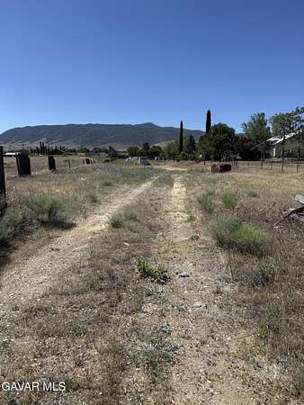 0.96 Acres of Residential Land for Sale in Tehachapi, California