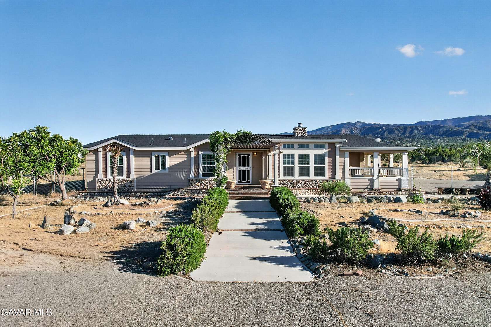 2.13 Acres of Land with Home for Sale in Piñon Hills, California