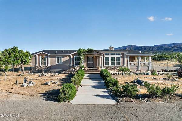2.13 Acres of Land with Home for Sale in Piñon Hills, California